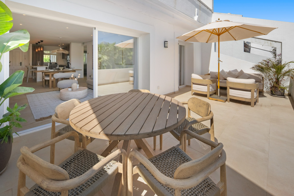 2 Bed Apartment for sale in La Quinta Costa Del Sol, Málaga, Spain