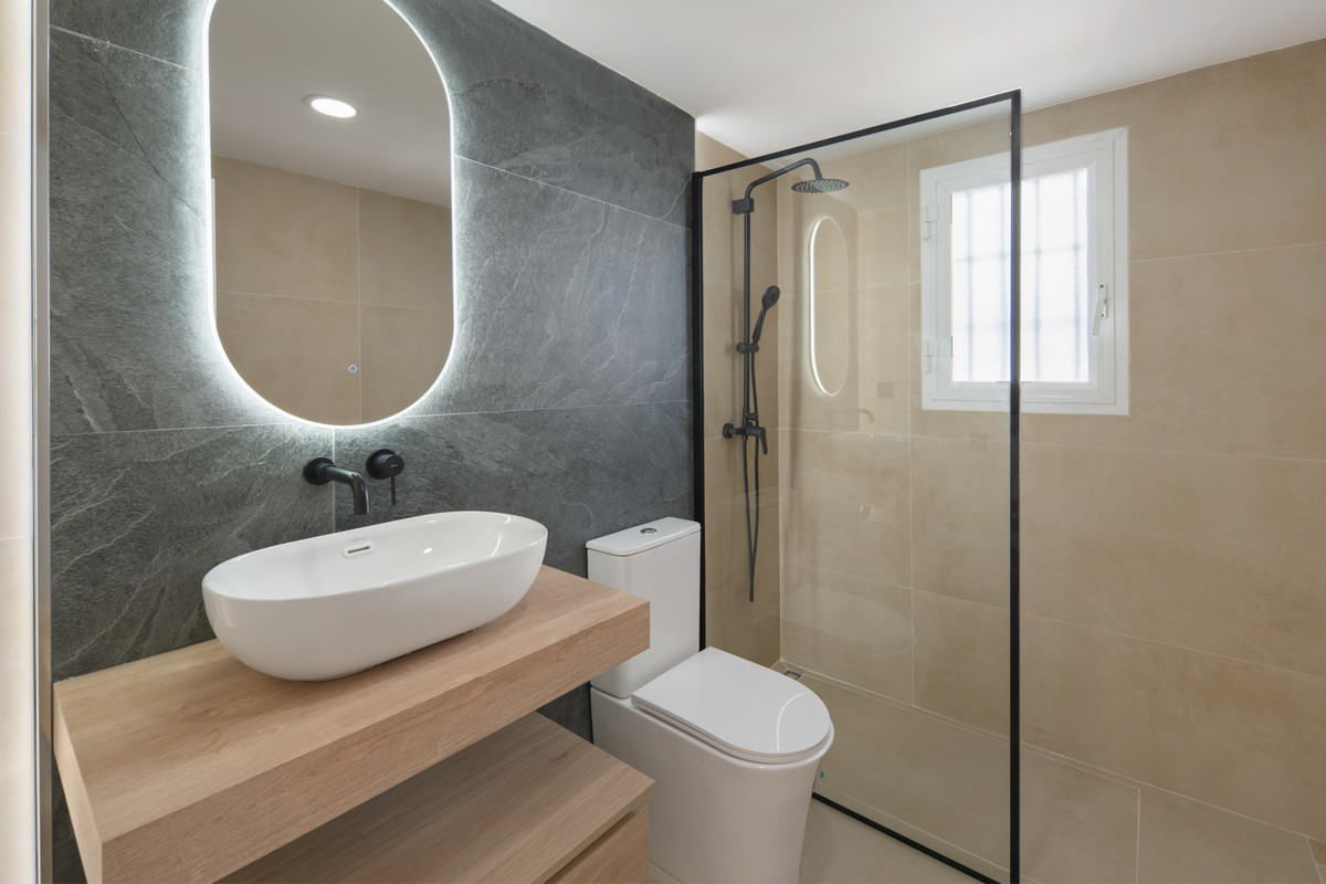 2 Bed Apartment for sale in La Quinta Costa Del Sol, Málaga, Spain