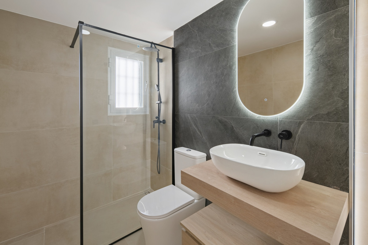 2 Bed Apartment for sale in La Quinta Costa Del Sol, Málaga, Spain