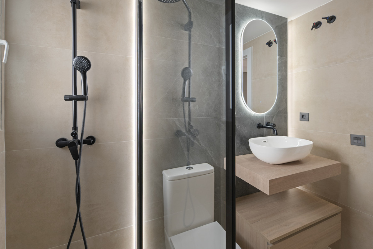 2 Bed Apartment for sale in La Quinta Costa Del Sol, Málaga, Spain