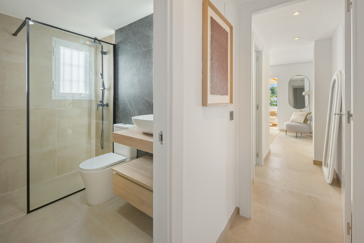 2 Bed Apartment for sale in La Quinta Costa Del Sol, Málaga, Spain