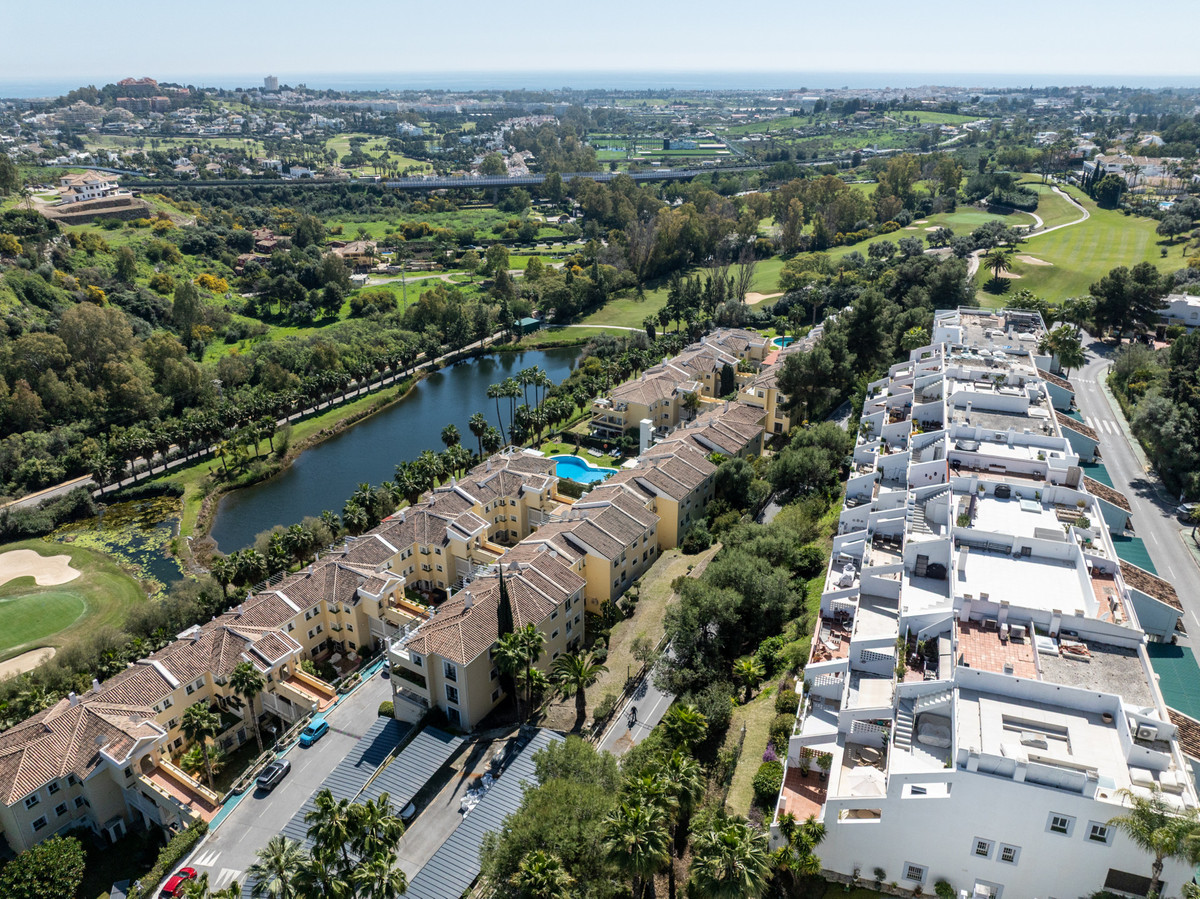 2 Bed Apartment for sale in La Quinta Costa Del Sol, Málaga, Spain