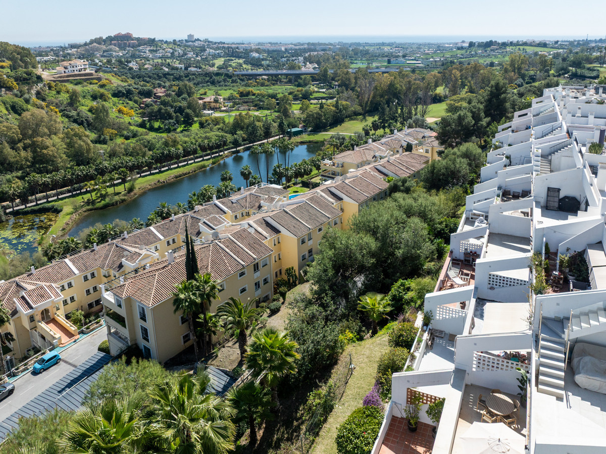 2 Bed Apartment for sale in La Quinta Costa Del Sol, Málaga, Spain