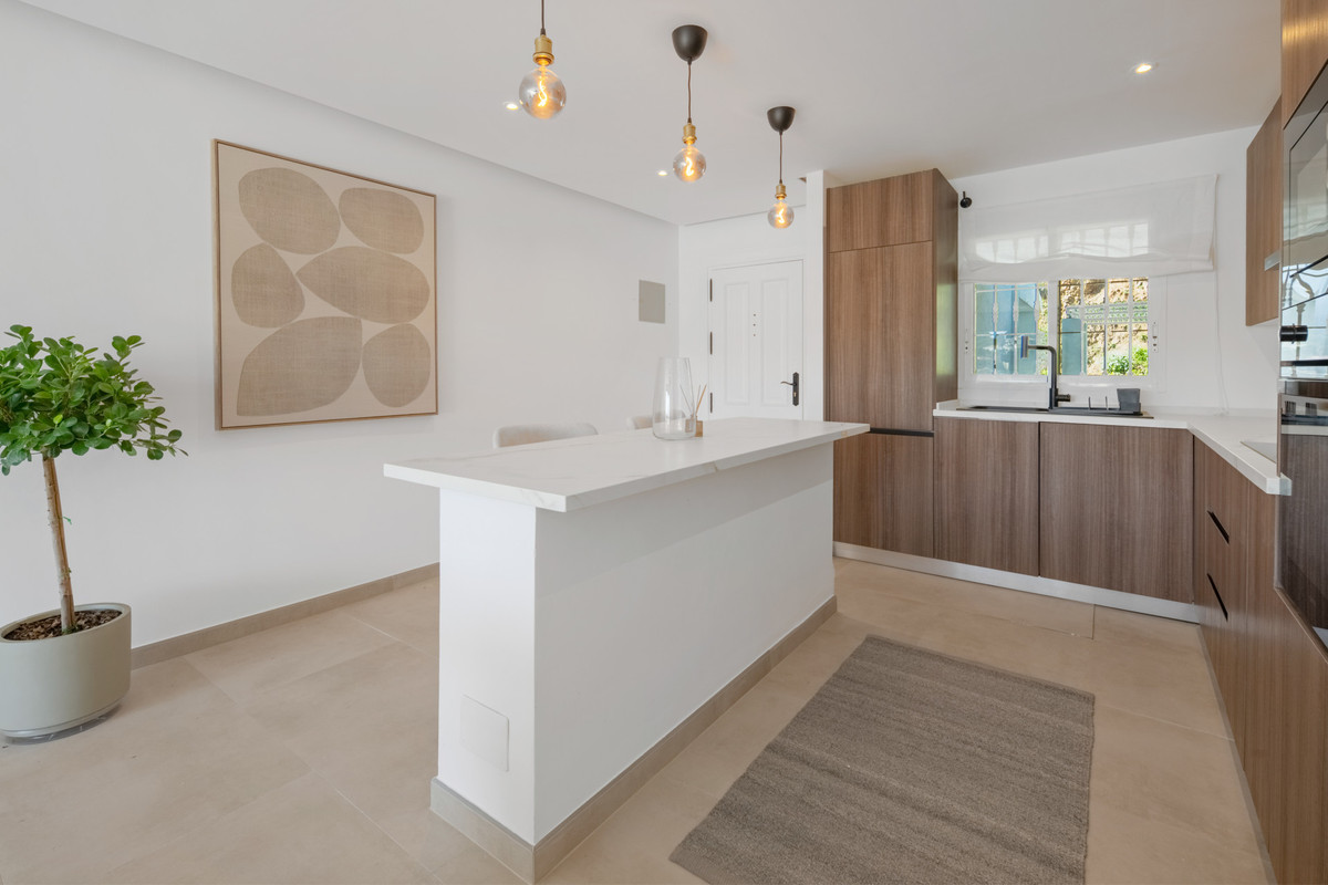 2 Bed Apartment for sale in La Quinta Costa Del Sol, Málaga, Spain