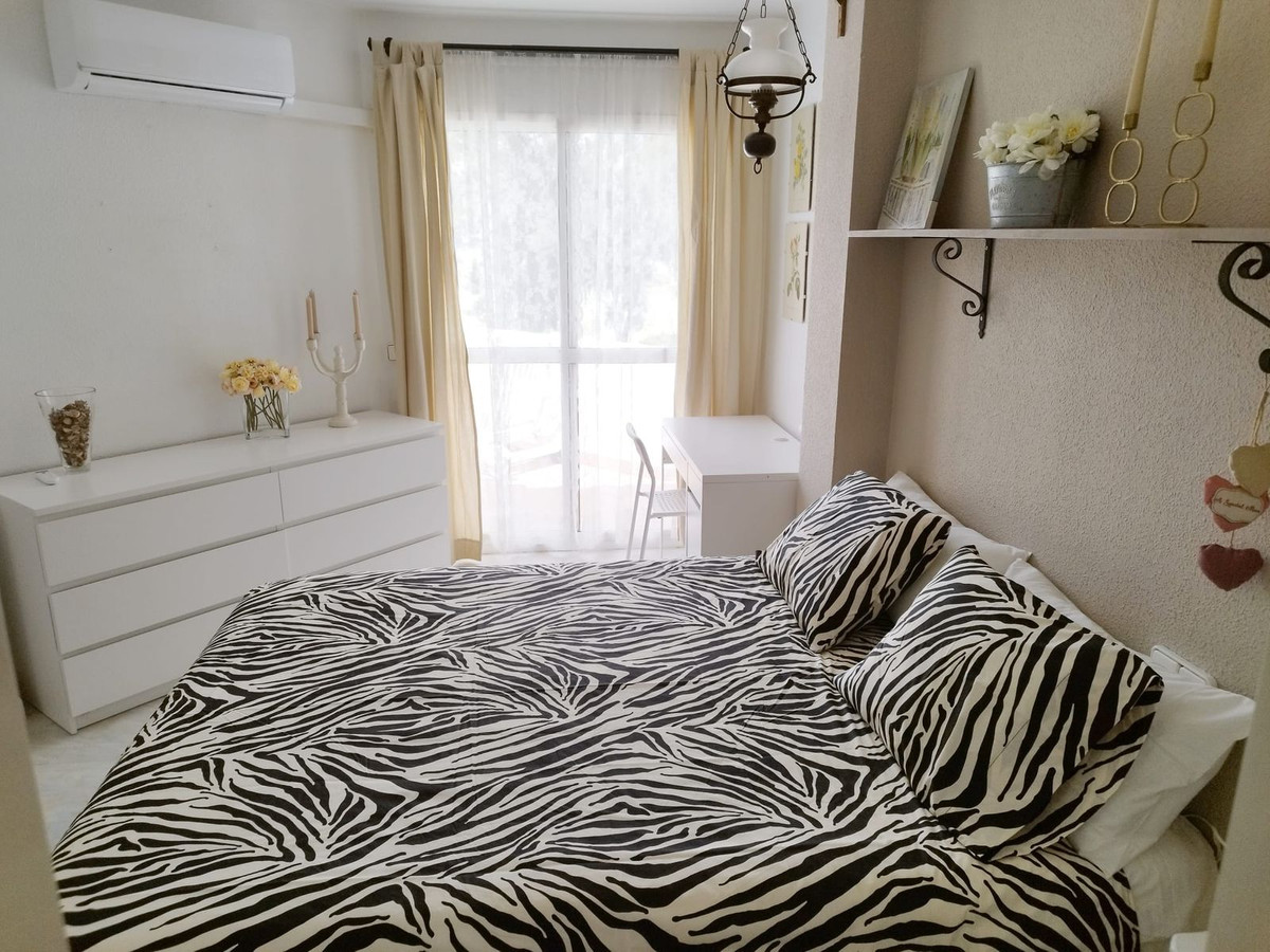 Se vende Apartamento Planta Media de 2 dormitorios en Costa Del Sol, Málaga, España
