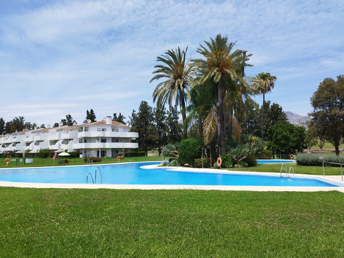 Se vende Apartamento Planta Media de 2 dormitorios en Costa Del Sol, Málaga, España