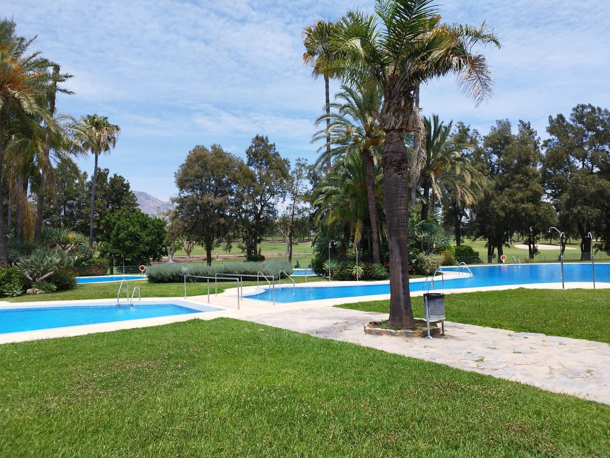 Se vende Apartamento Planta Media de 2 dormitorios en Costa Del Sol, Málaga, España