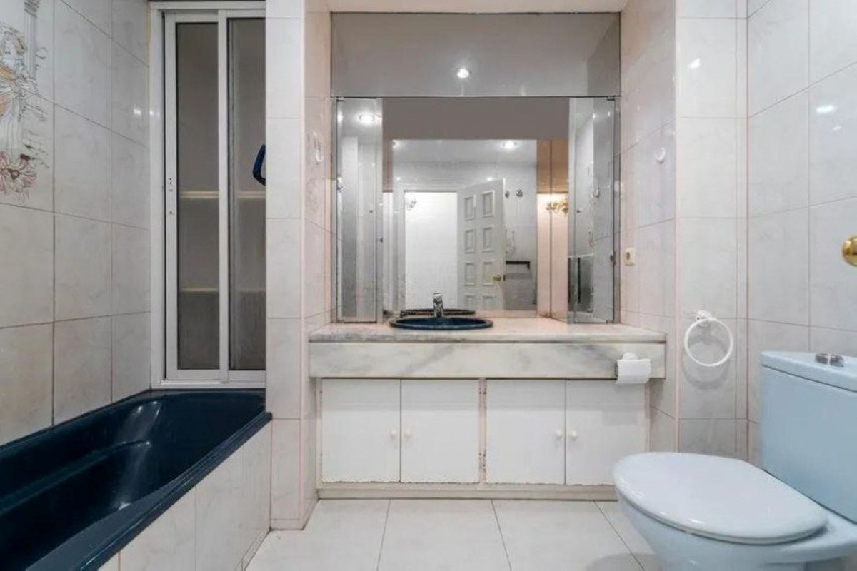 3 Bed Apartment for sale in Fuengirola Costa Del Sol, Málaga, Spain
