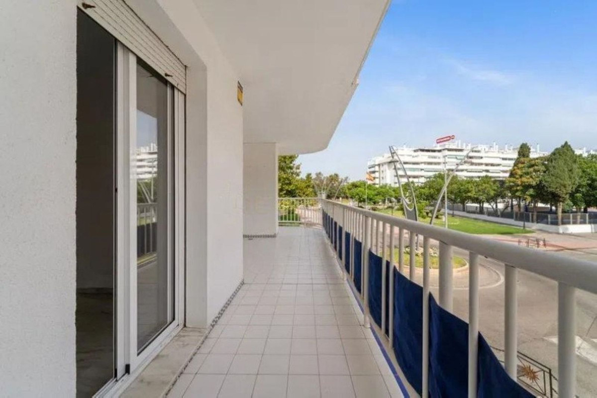 3 Bed Apartment for sale in Fuengirola Costa Del Sol, Málaga, Spain