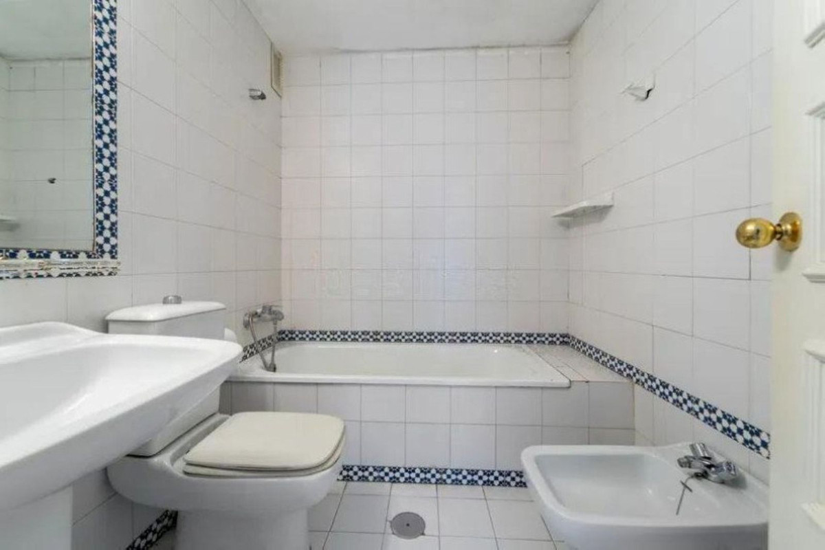 3 Bed Apartment for sale in Fuengirola Costa Del Sol, Málaga, Spain