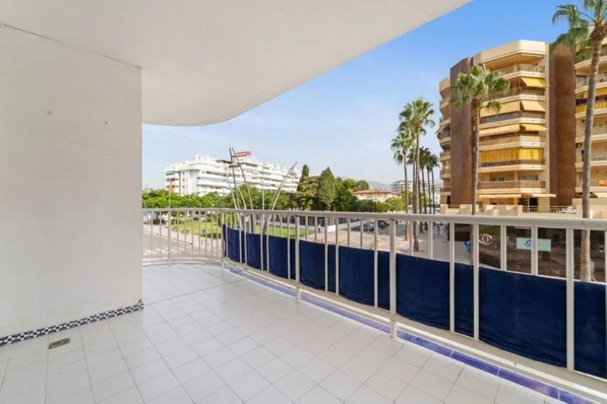 3 Bed Apartment for sale in Fuengirola Costa Del Sol, Málaga, Spain