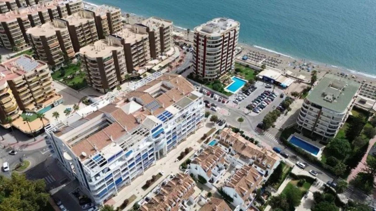 3 Bed Apartment for sale in Fuengirola Costa Del Sol, Málaga, Spain