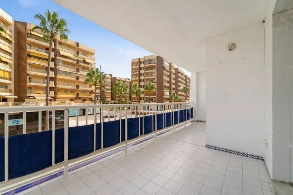 3 Bed Apartment for sale in Fuengirola Costa Del Sol, Málaga, Spain