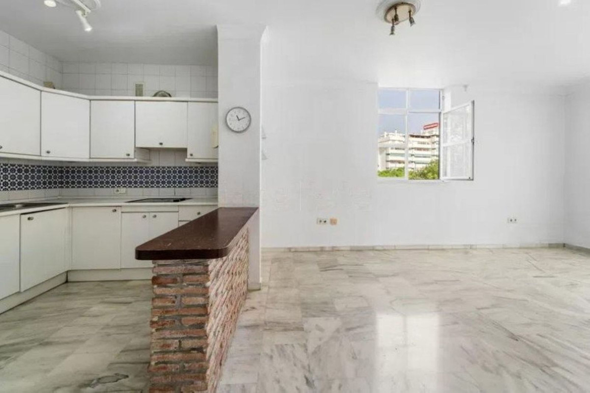 3 Bed Apartment for sale in Fuengirola Costa Del Sol, Málaga, Spain