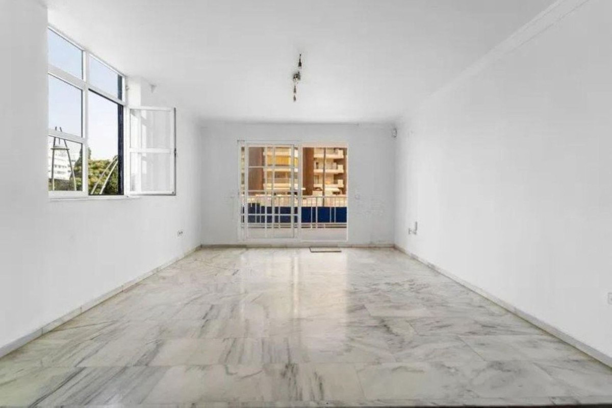 3 Bed Apartment for sale in Fuengirola Costa Del Sol, Málaga, Spain
