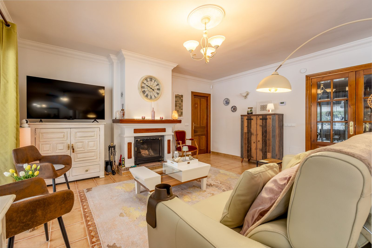 3 Bed Townhouse for sale in Coín Costa Del Sol, Málaga, Spain