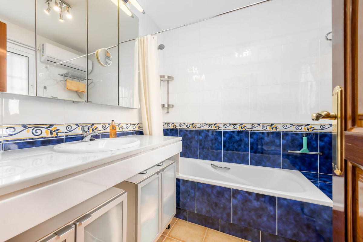 3 Bed Townhouse for sale in Coín Costa Del Sol, Málaga, Spain