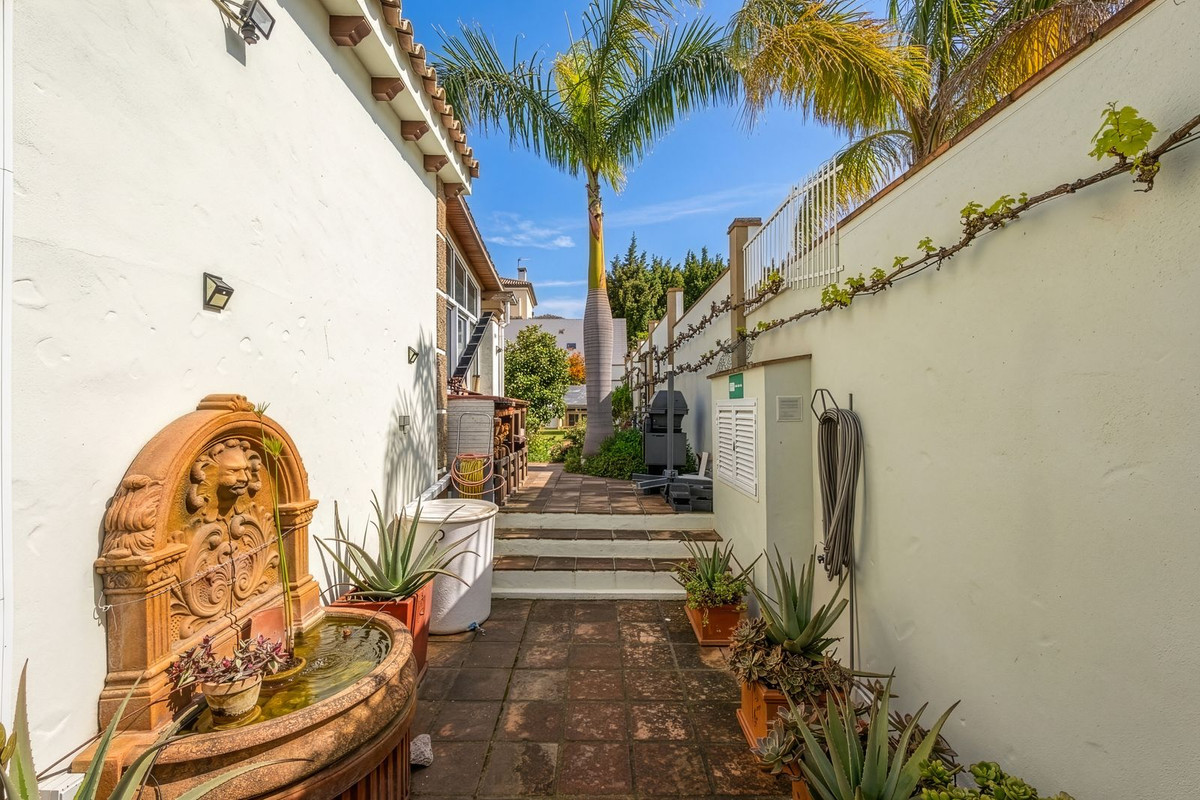 3 Bed Townhouse for sale in Coín Costa Del Sol, Málaga, Spain