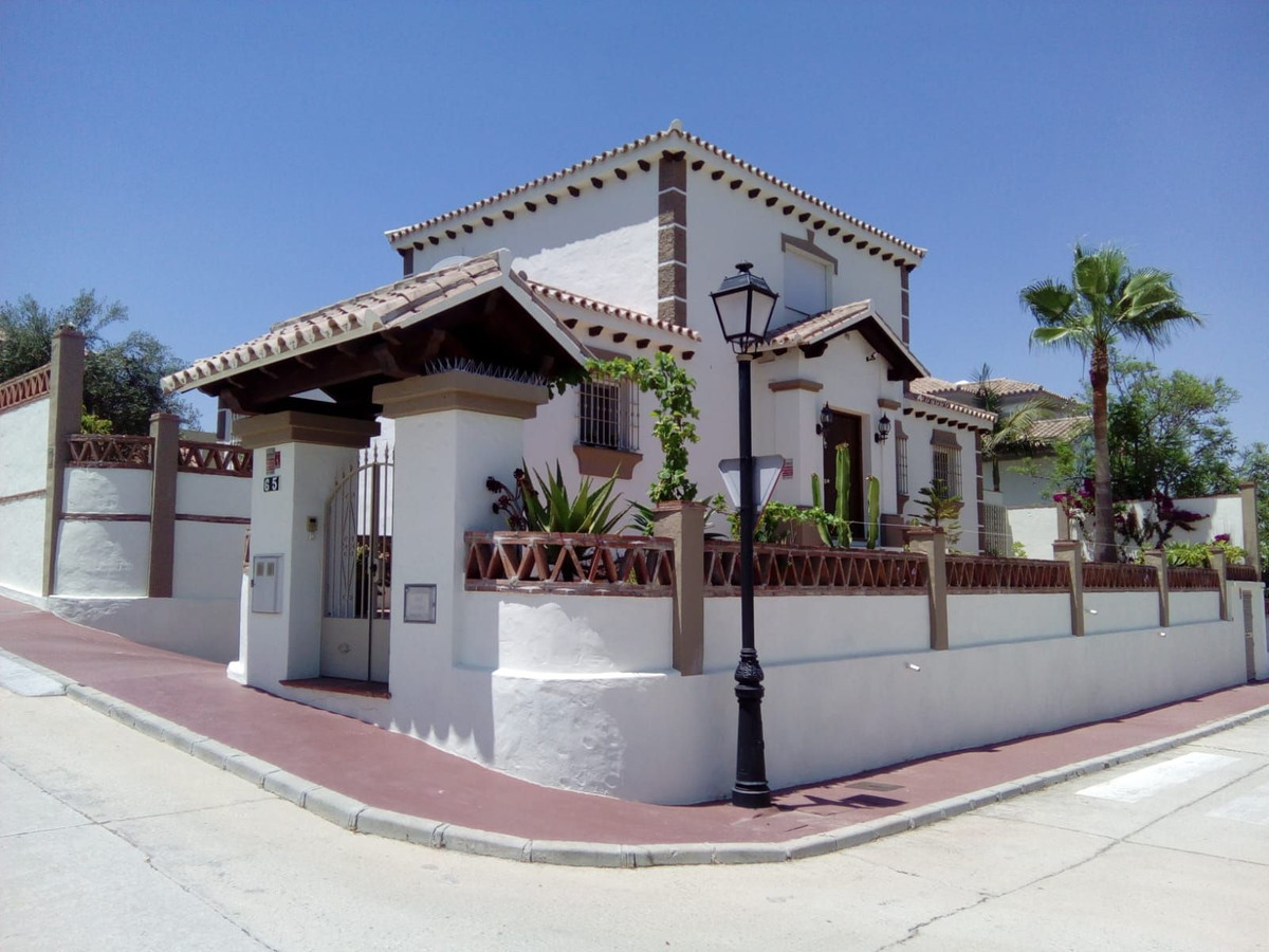 3 Bed Townhouse for sale in Coín Costa Del Sol, Málaga, Spain