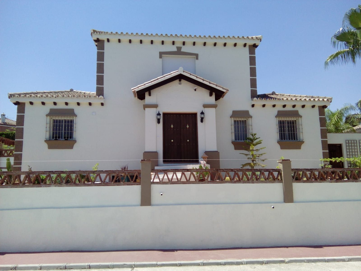 3 Bed Townhouse for sale in Coín Costa Del Sol, Málaga, Spain