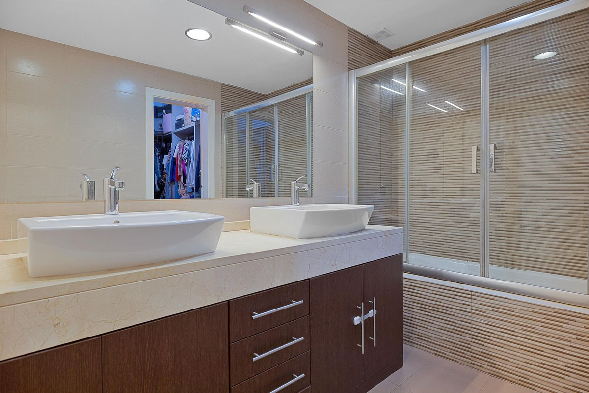 2 Bed Apartment for sale in Torrequebrada Costa Del Sol, Málaga, Spain
