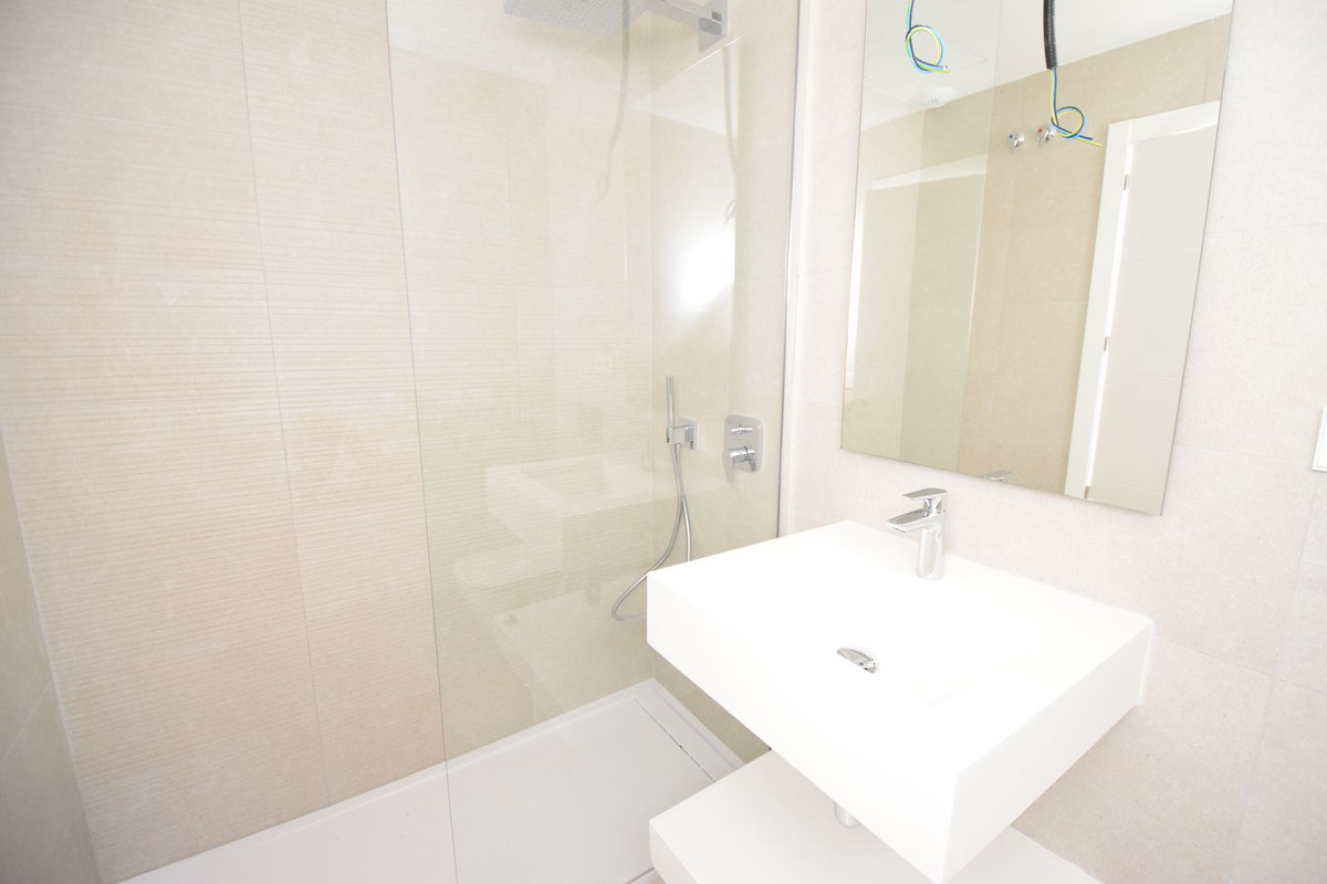 Se vende Apartamento Planta Media de 3 dormitorios en Costa Del Sol, Málaga, España