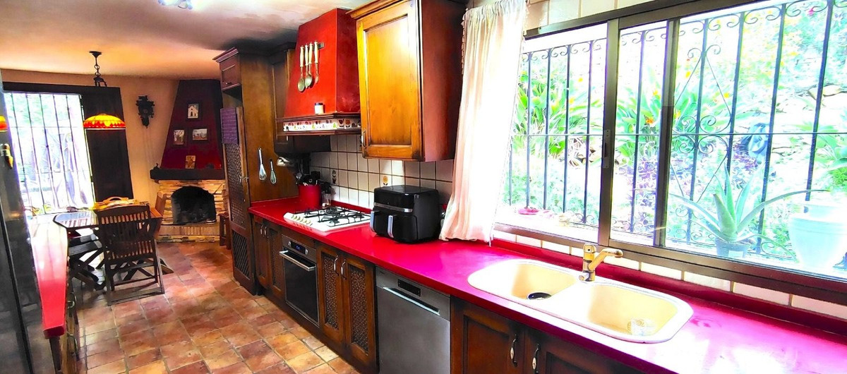 3 Bed Townhouse for sale in Río Real Costa Del Sol, Málaga, Spain