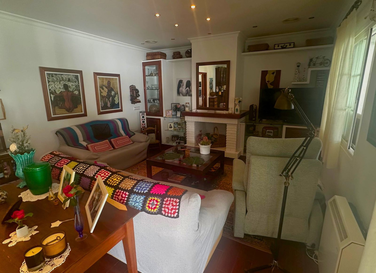 5 Bed Townhouse for sale in Casares Costa Del Sol, Málaga, Spain