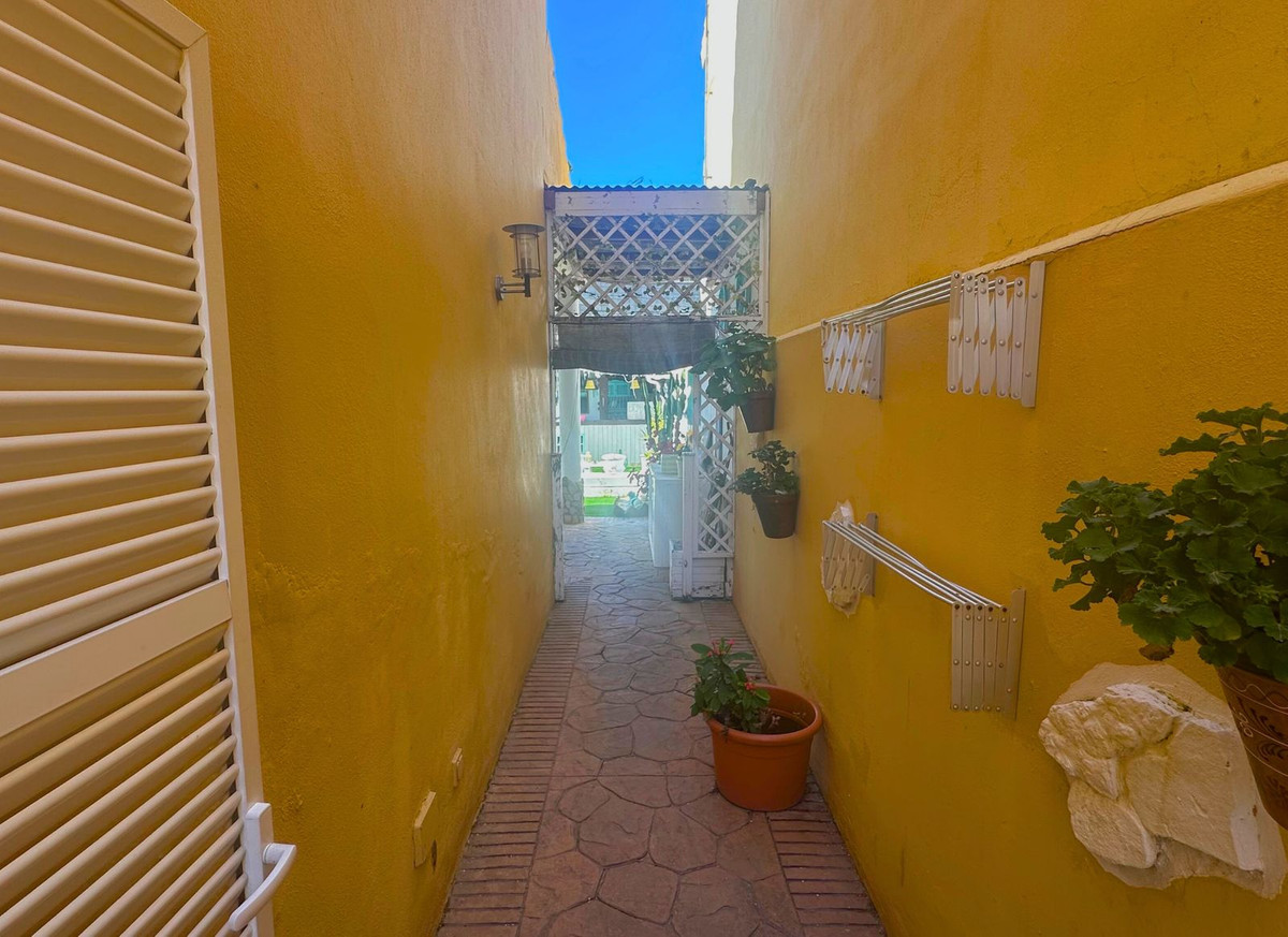 5 Bed Townhouse for sale in Casares Costa Del Sol, Málaga, Spain