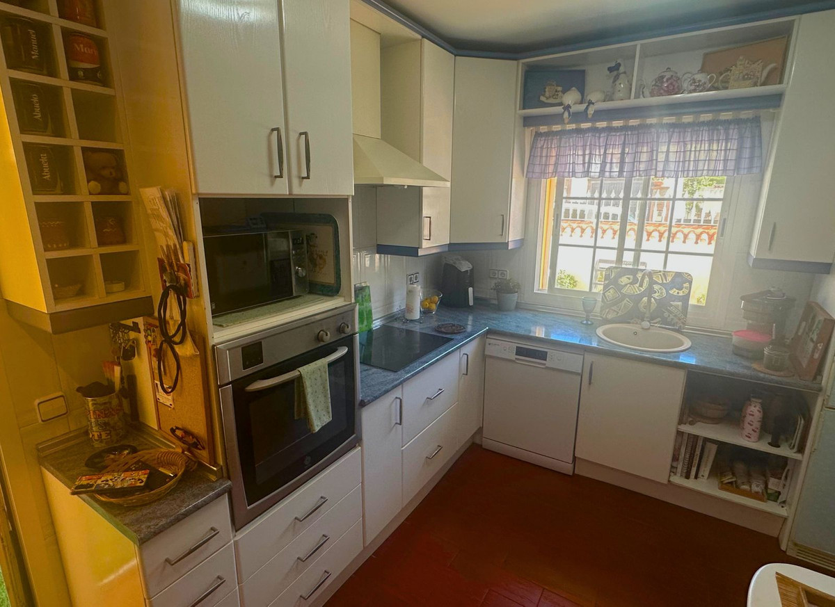 5 Bed Townhouse for sale in Casares Costa Del Sol, Málaga, Spain