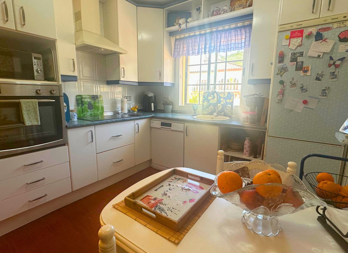 5 Bed Townhouse for sale in Casares Costa Del Sol, Málaga, Spain