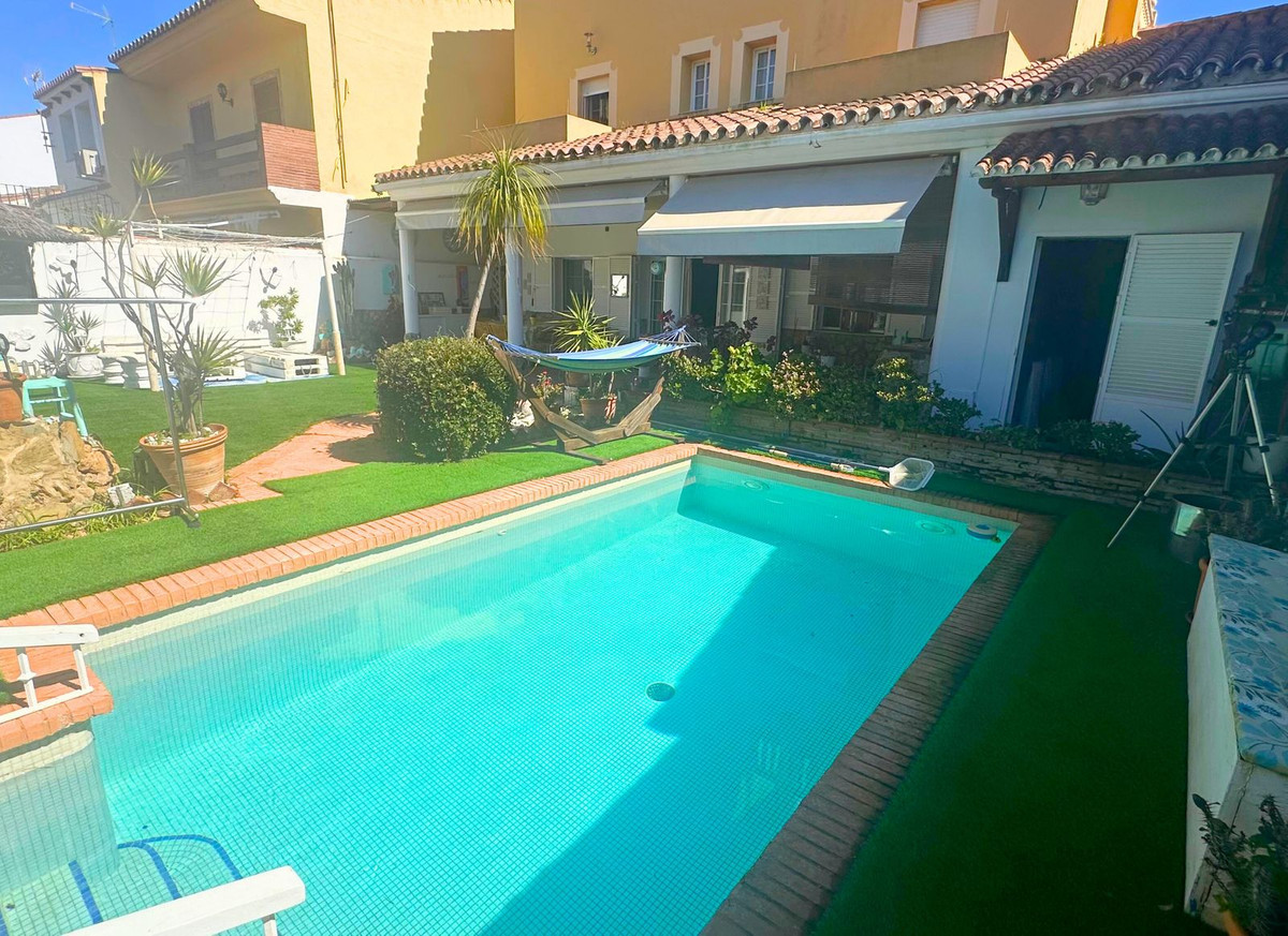 5 Bed Townhouse for sale in Casares Costa Del Sol, Málaga, Spain