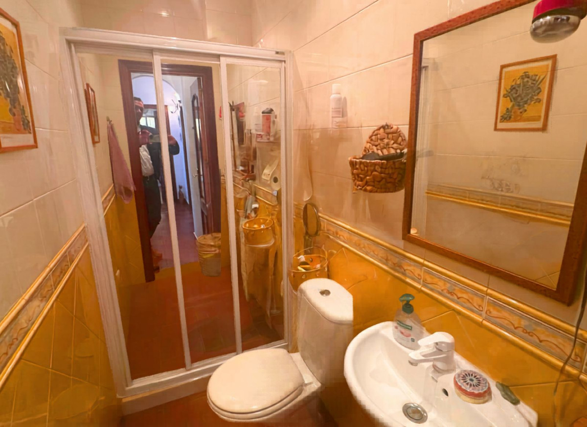 5 Bed Townhouse for sale in Casares Costa Del Sol, Málaga, Spain