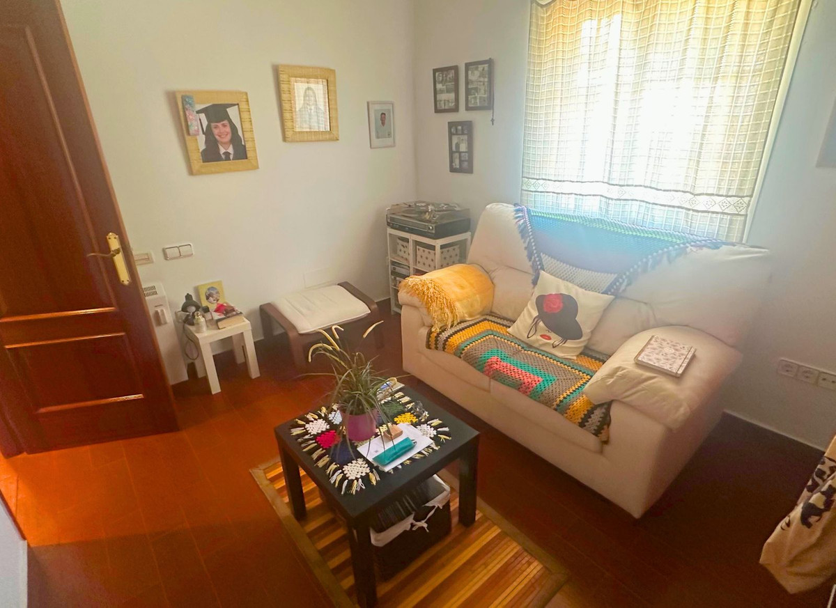 5 Bed Townhouse for sale in Casares Costa Del Sol, Málaga, Spain