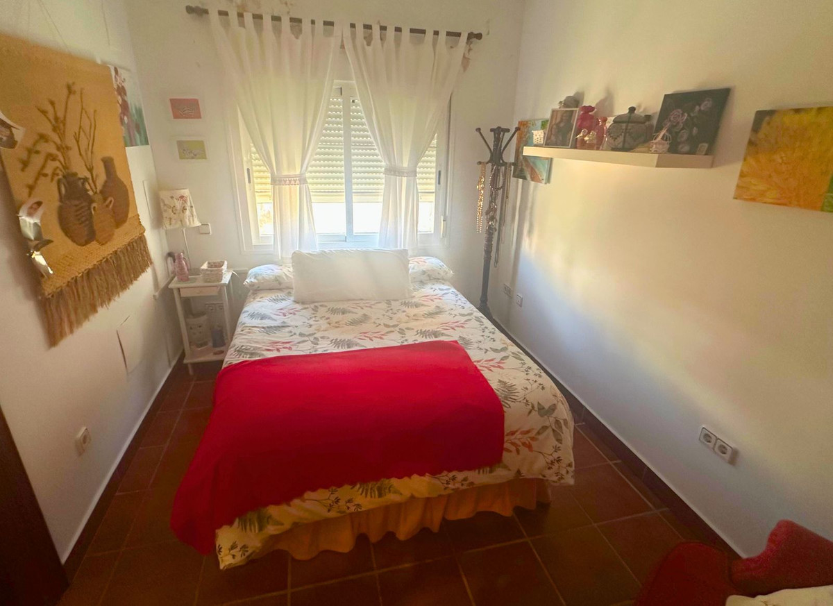 5 Bed Townhouse for sale in Casares Costa Del Sol, Málaga, Spain