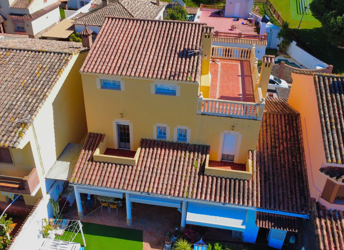 5 Bed Townhouse for sale in Casares Costa Del Sol, Málaga, Spain