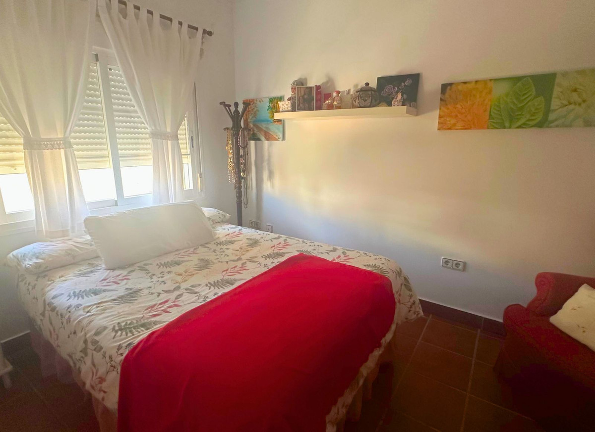 5 Bed Townhouse for sale in Casares Costa Del Sol, Málaga, Spain