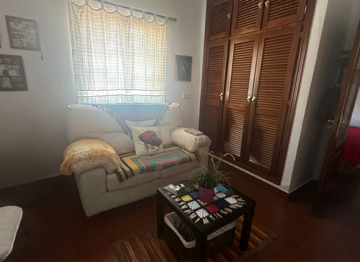 5 Bed Townhouse for sale in Casares Costa Del Sol, Málaga, Spain