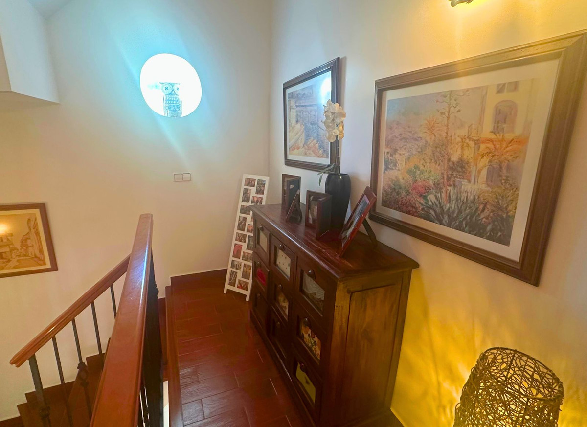 5 Bed Townhouse for sale in Casares Costa Del Sol, Málaga, Spain