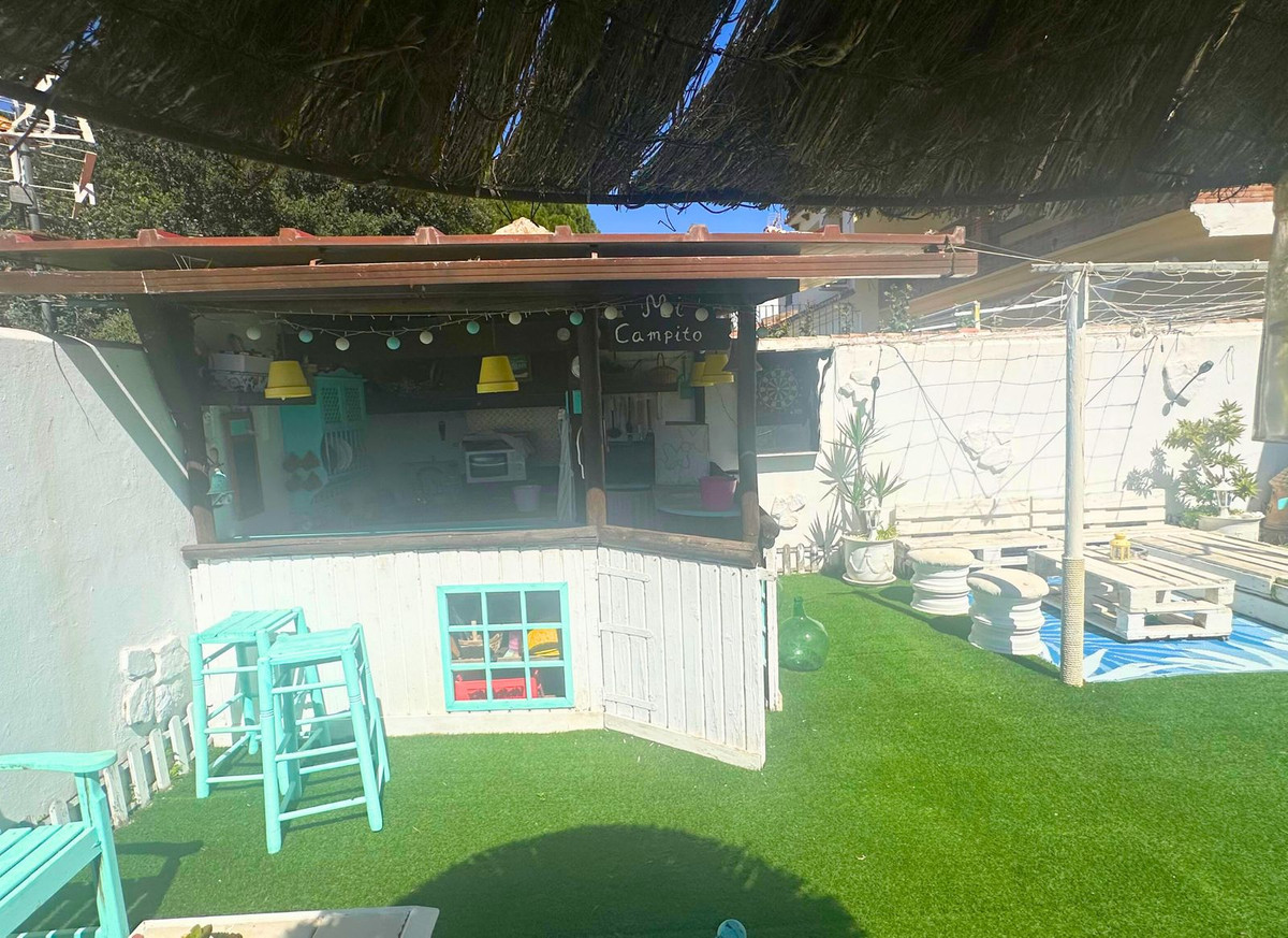 5 Bed Townhouse for sale in Casares Costa Del Sol, Málaga, Spain