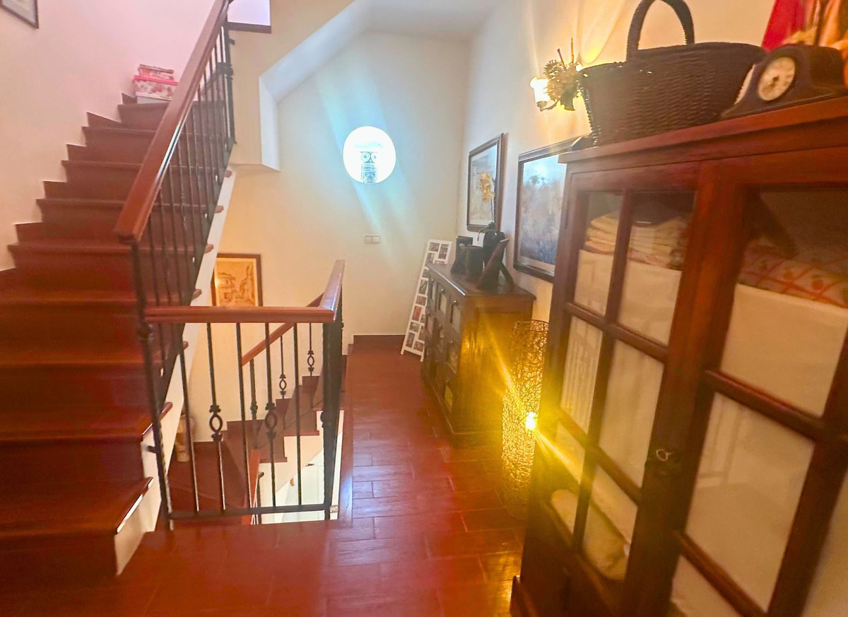 5 Bed Townhouse for sale in Casares Costa Del Sol, Málaga, Spain