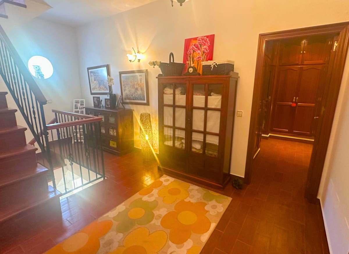 5 Bed Townhouse for sale in Casares Costa Del Sol, Málaga, Spain