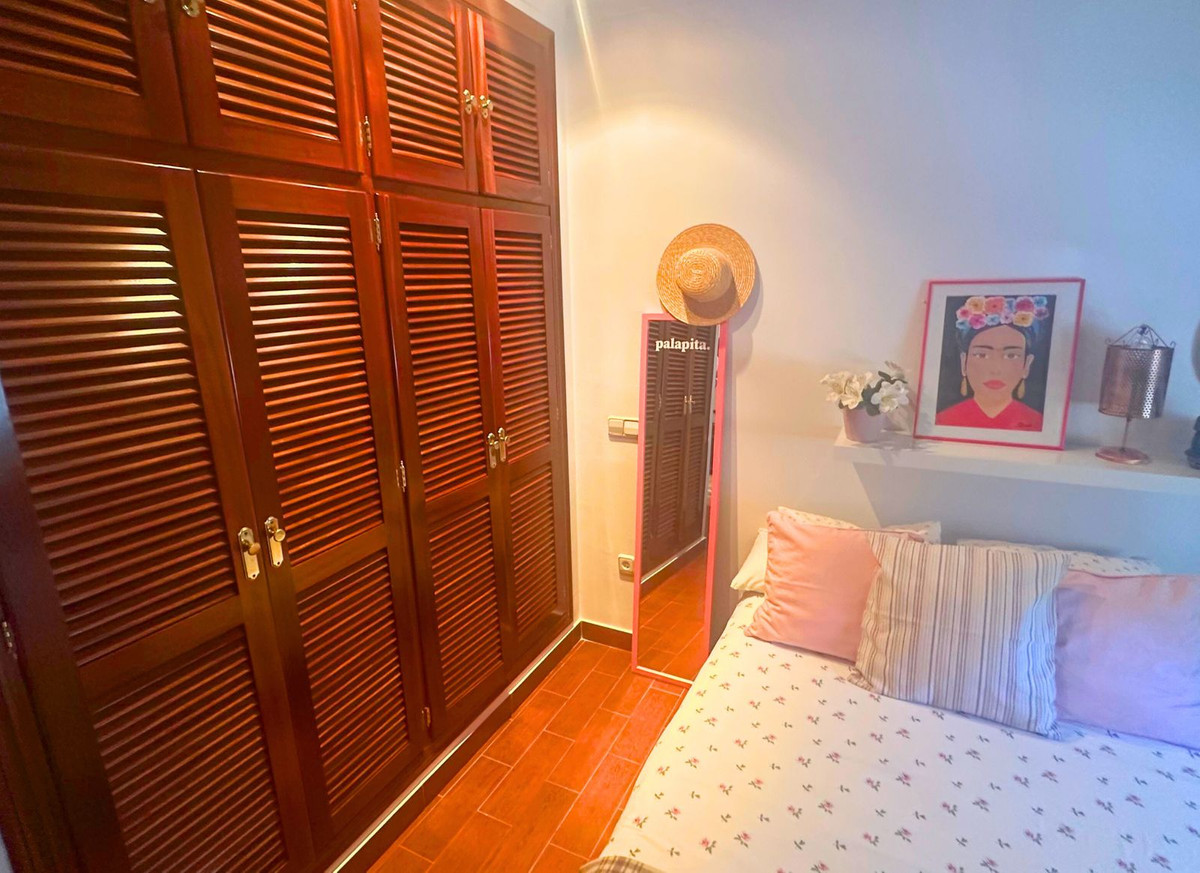5 Bed Townhouse for sale in Casares Costa Del Sol, Málaga, Spain