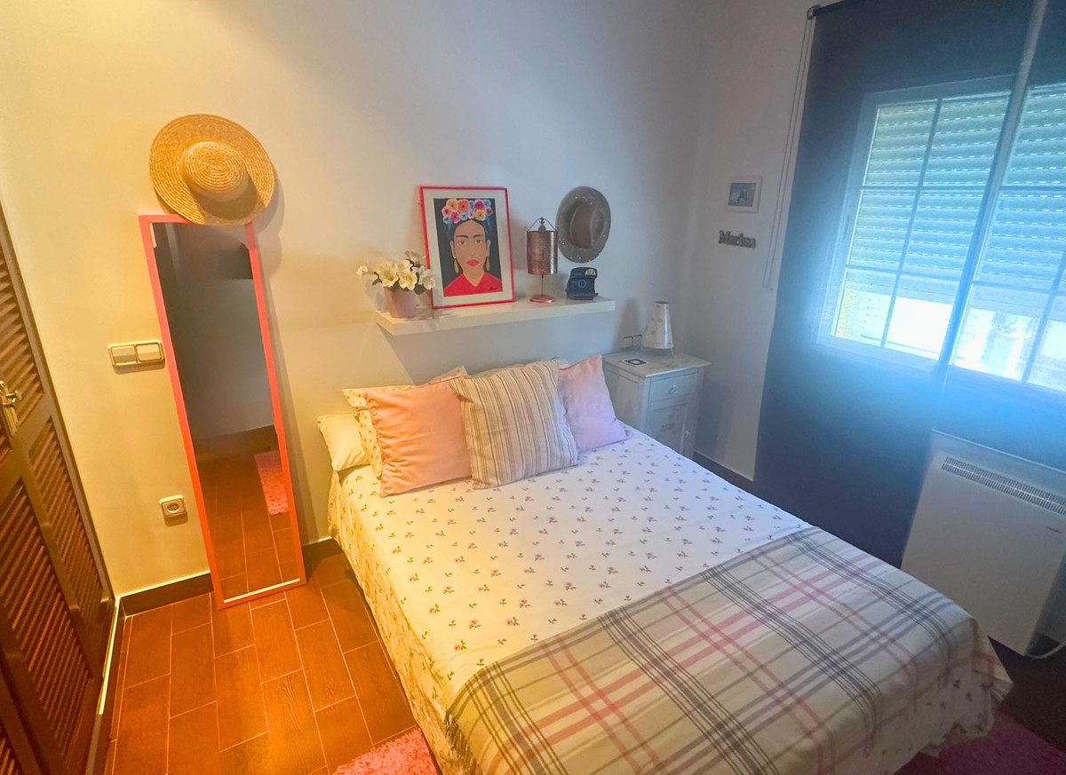 5 Bed Townhouse for sale in Casares Costa Del Sol, Málaga, Spain