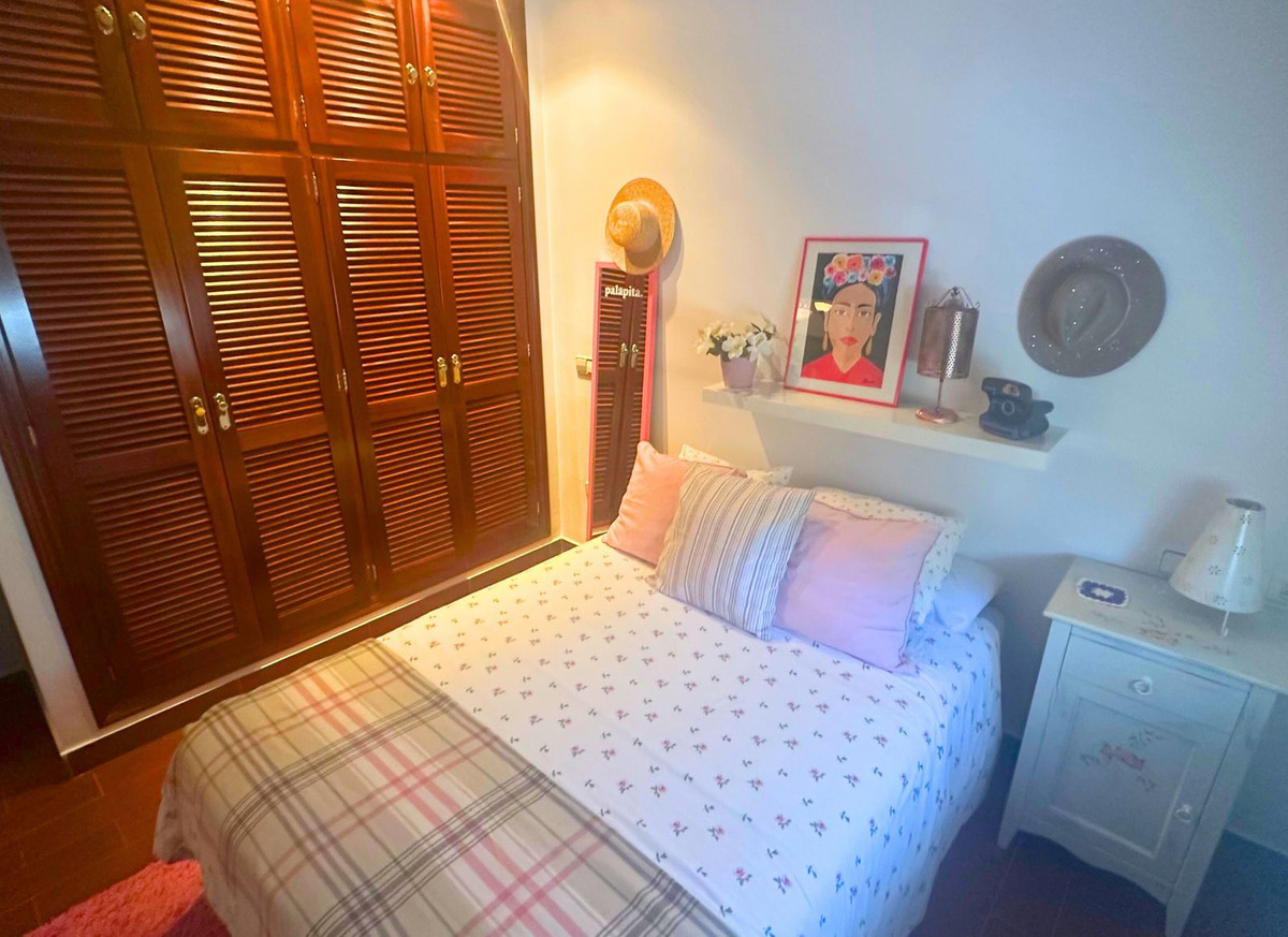5 Bed Townhouse for sale in Casares Costa Del Sol, Málaga, Spain