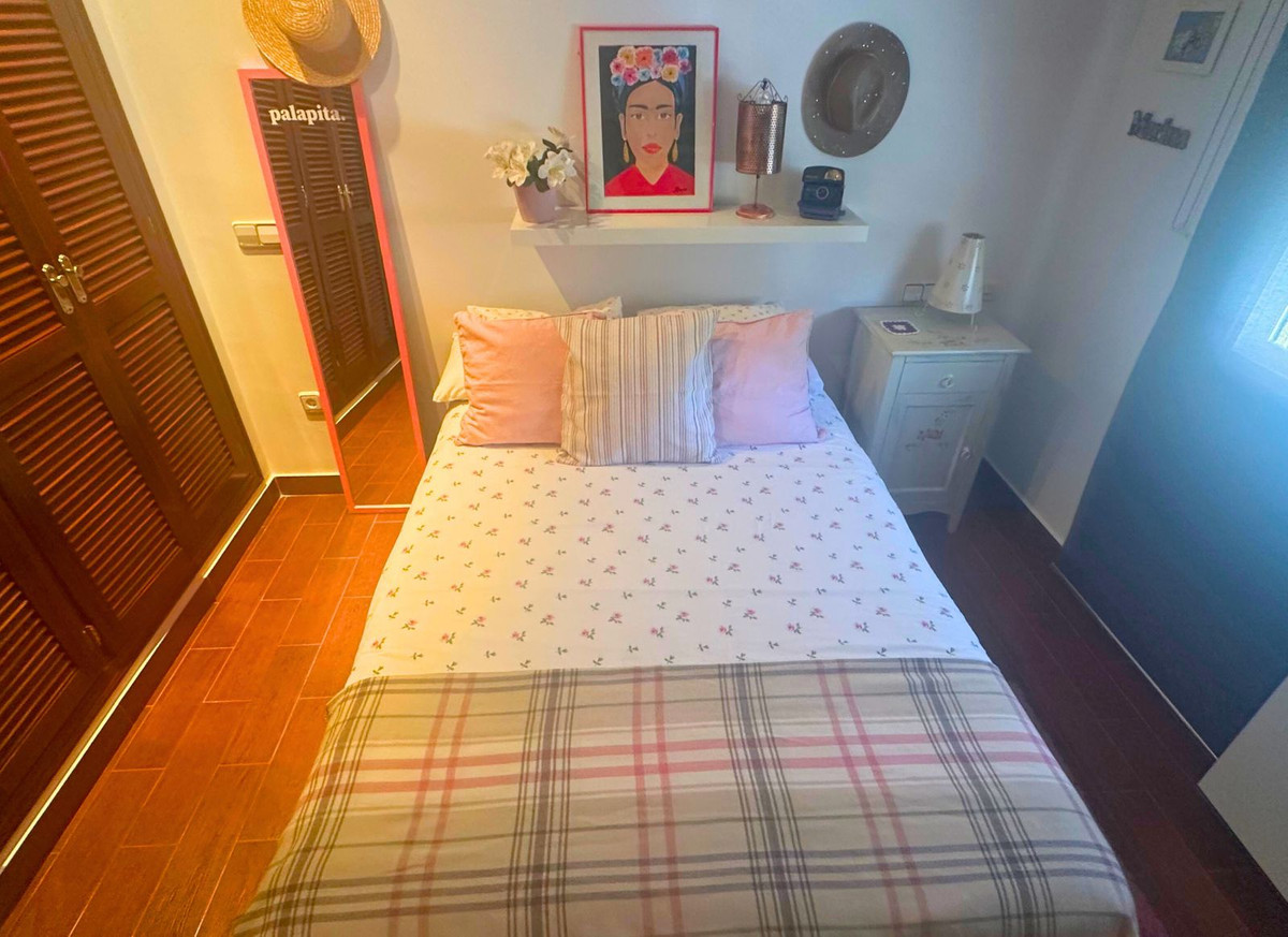 5 Bed Townhouse for sale in Casares Costa Del Sol, Málaga, Spain