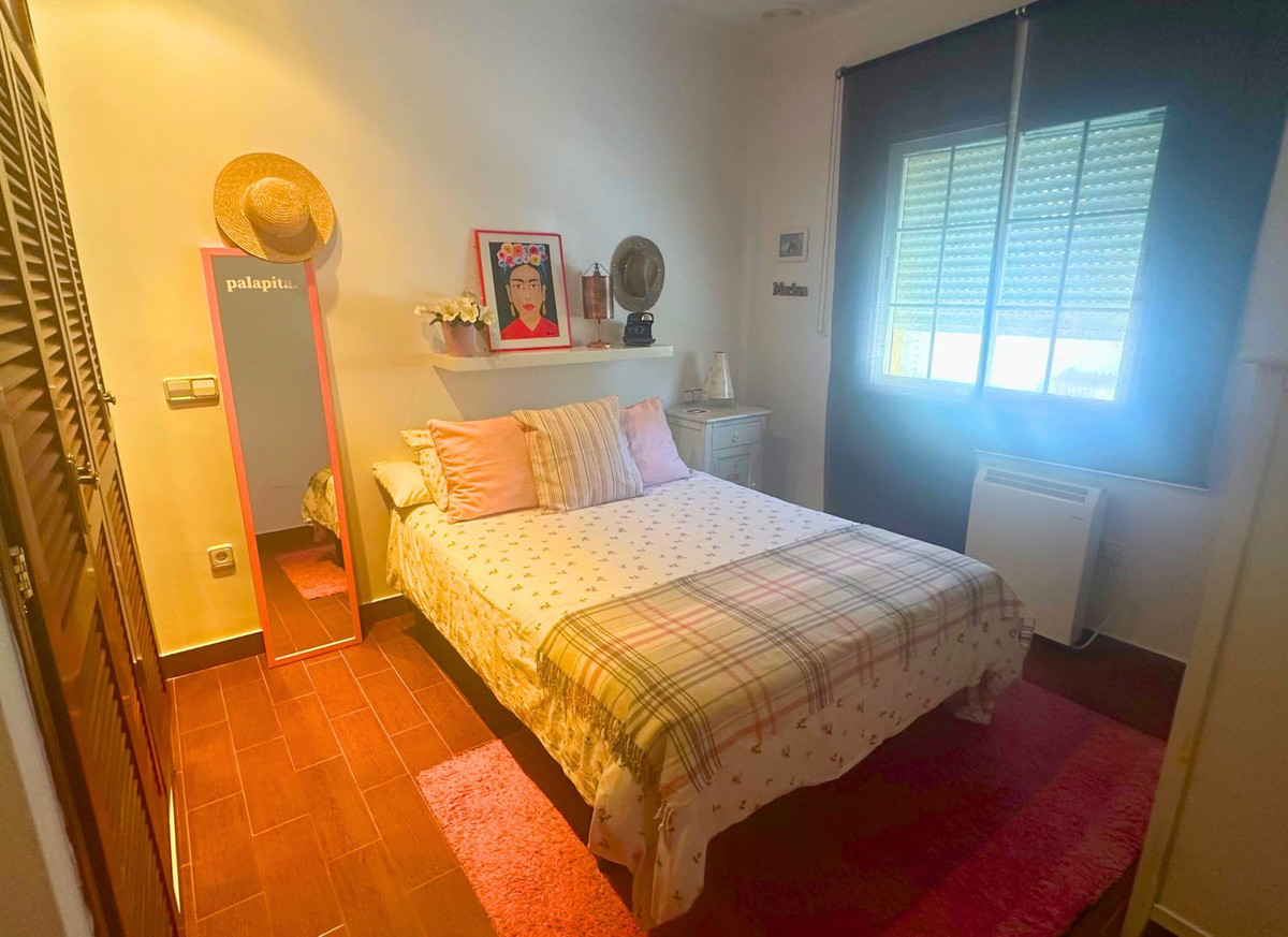 5 Bed Townhouse for sale in Casares Costa Del Sol, Málaga, Spain