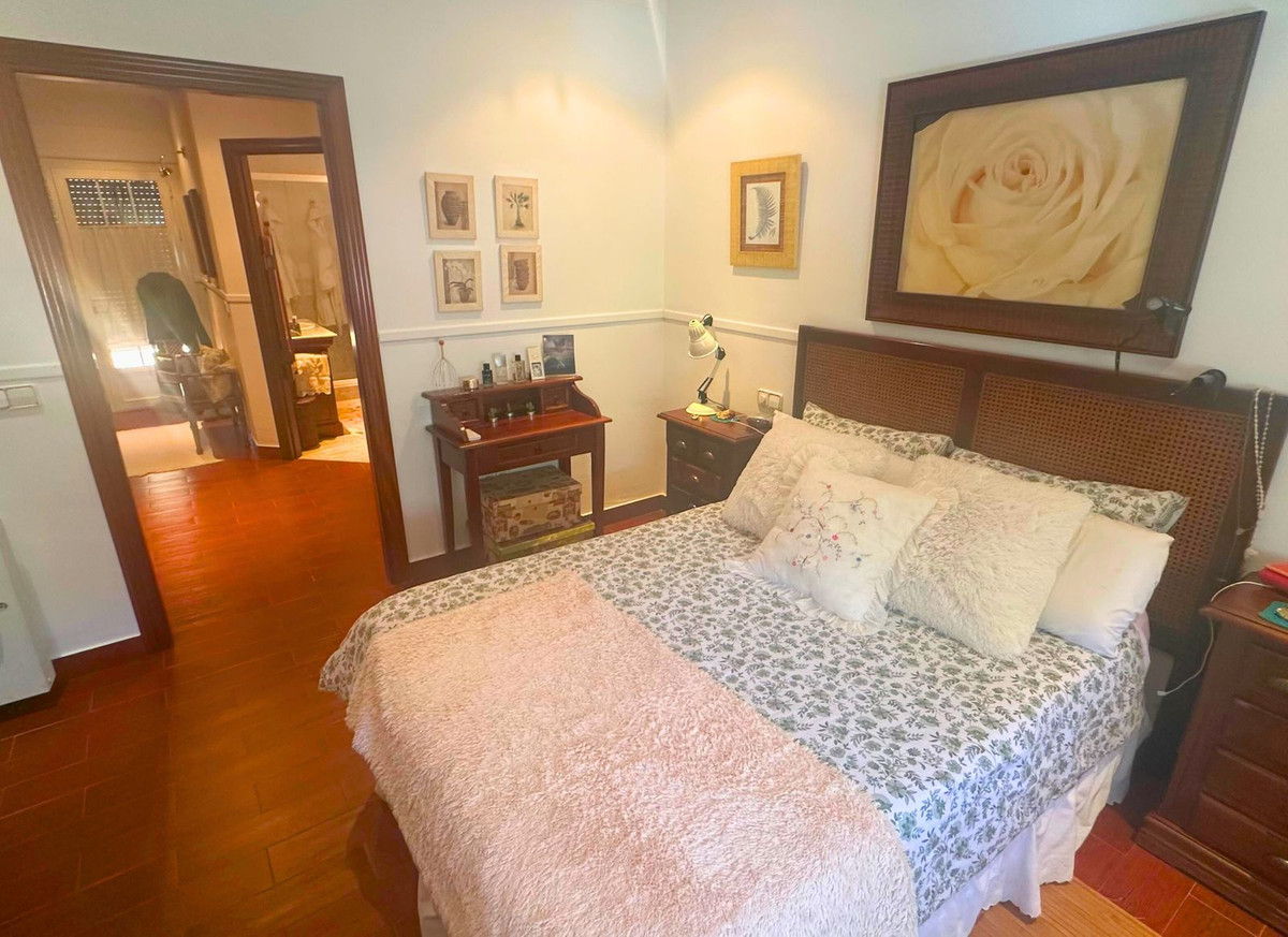 5 Bed Townhouse for sale in Casares Costa Del Sol, Málaga, Spain