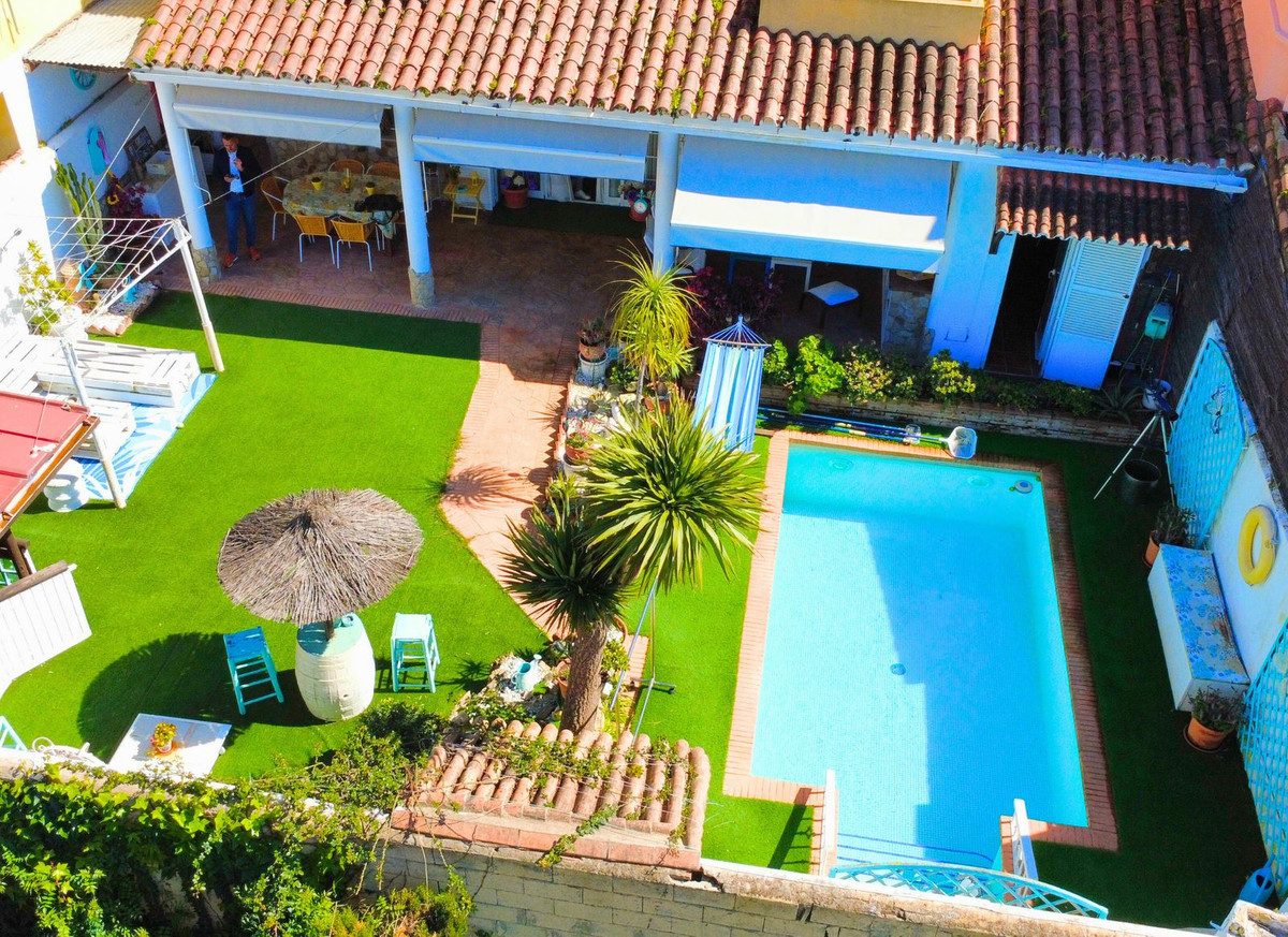 5 Bed Townhouse for sale in Casares Costa Del Sol, Málaga, Spain