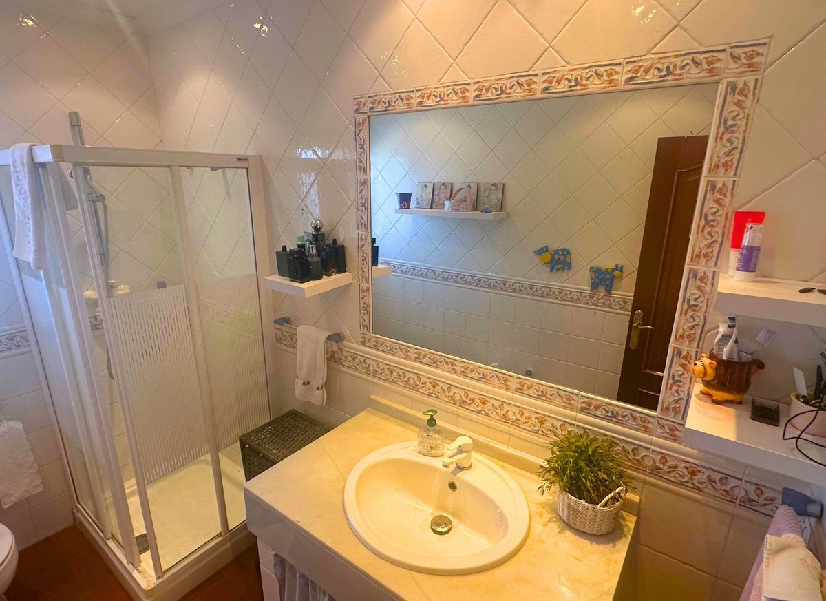 5 Bed Townhouse for sale in Casares Costa Del Sol, Málaga, Spain